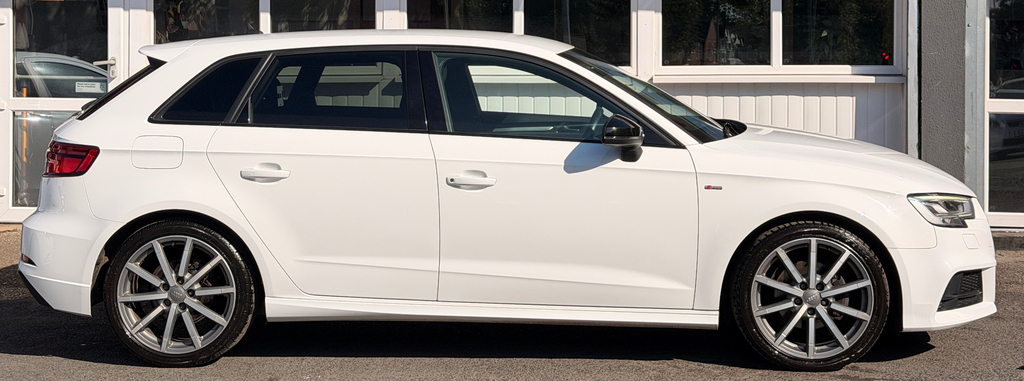 Audi A3 1.0 Tfsi 30 Black Edition Sportback Man VN68WNO White #3