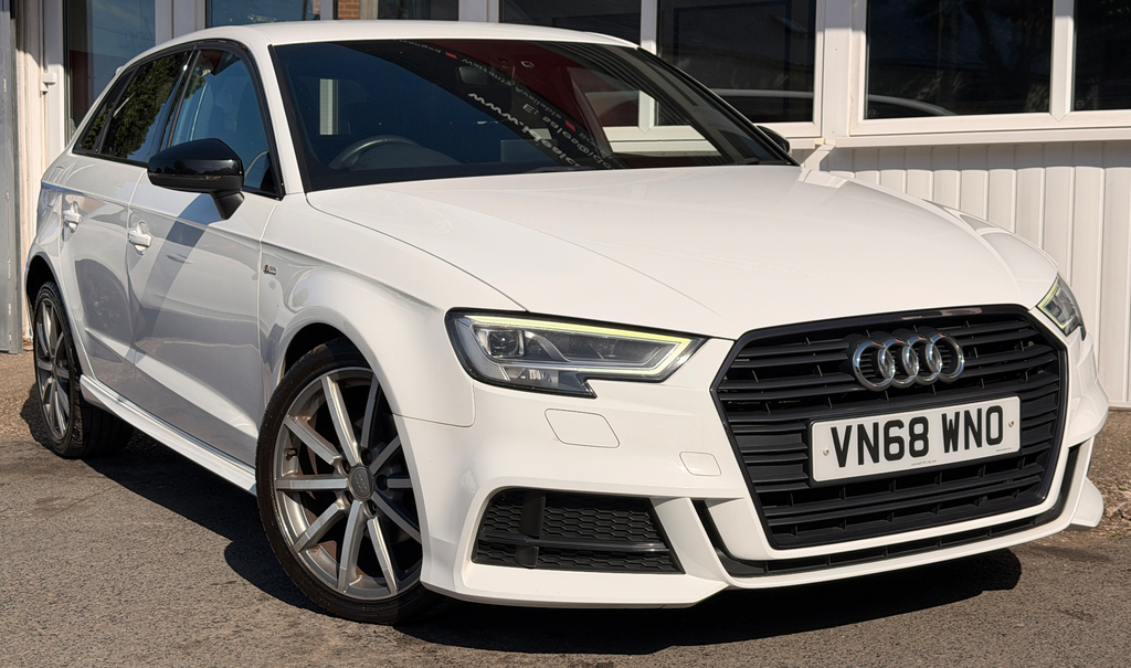Audi A3 1.0 Tfsi 30 Black Edition Sportback Man White