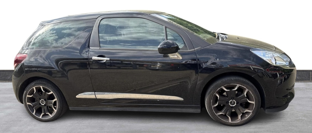 DS DS 3 Hatchback Black #2