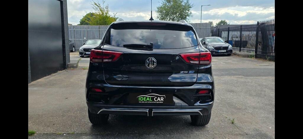 MG ZS 51.1Kwh Trophy Connect Black #5