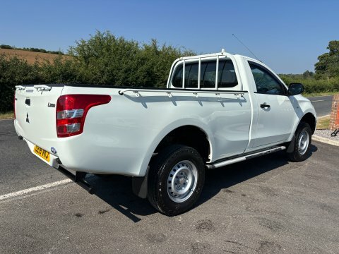 Mitsubishi L200 Di-d 4Wd 4Life White #2