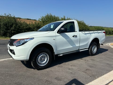 Mitsubishi L200 Di-d 4Wd 4Life White