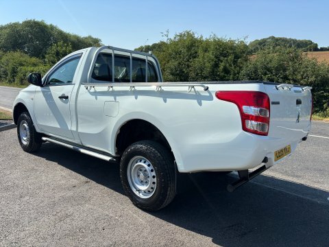 Mitsubishi L200 Di-d 4Wd 4Life White #6