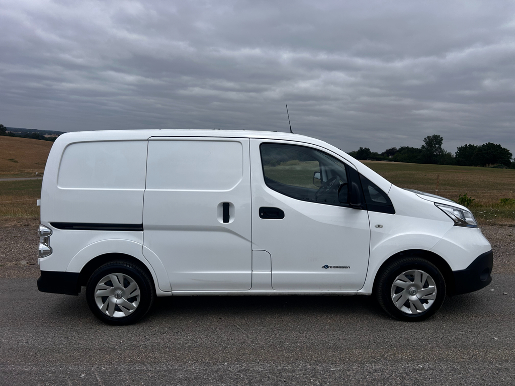 Nissan e-NV200 Mpv White #10
