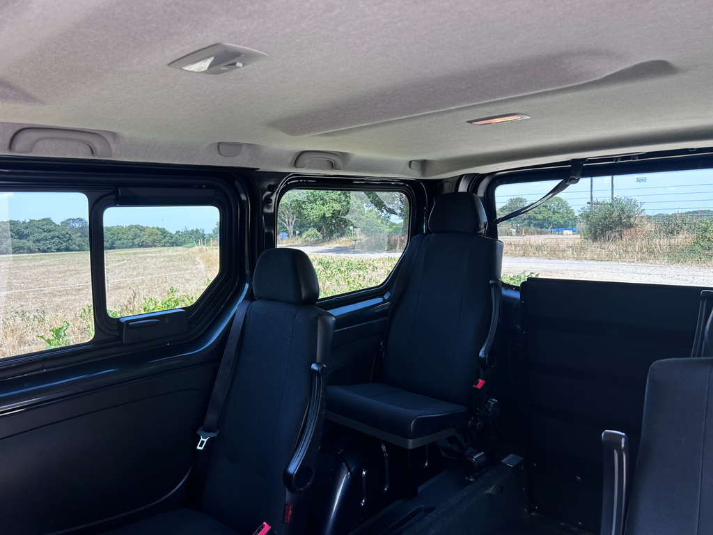 Renault Trafic 2.0 Dci Blue 28 Business Panel Van Man White #24