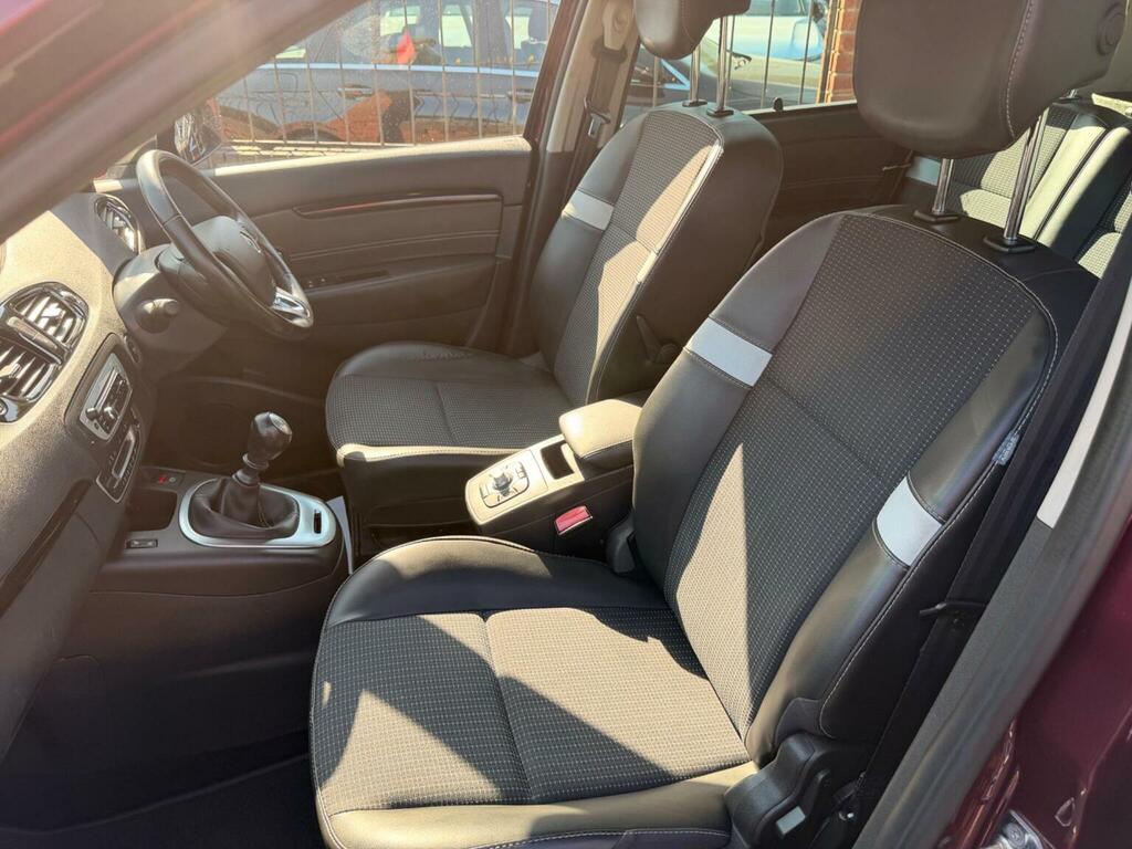 Renault Scenic Tomtom Red #15