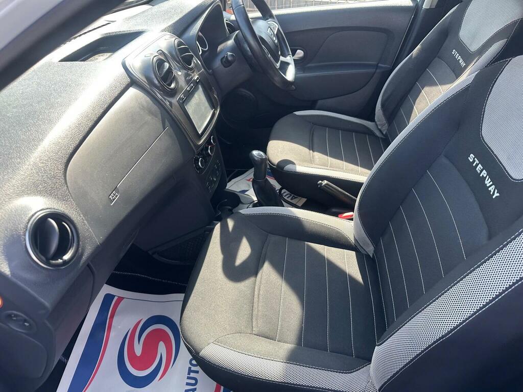 Dacia Sandero Stepway Essential White #19