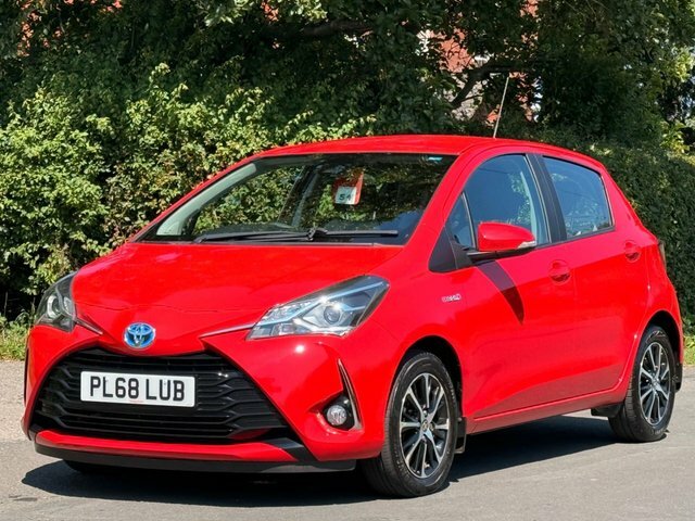 Toyota Yaris 2019 1.5 Vvt-h Icon Tech Hatchback Hybr Red