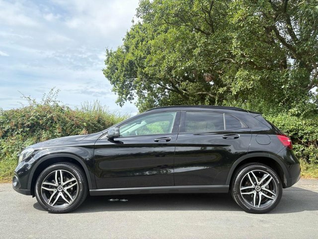 Mercedes-Benz GLA Class 2019 1.6 Gla180 Urban Edition Suv 7G-dc Black #4
