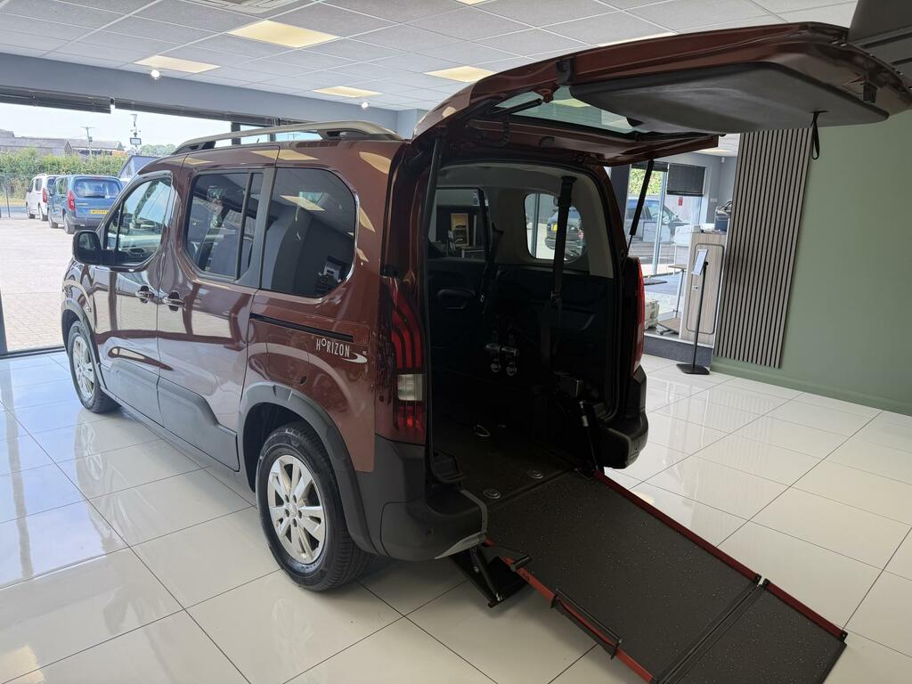 Peugeot Rifter Wheelchair Adapted Mpv Carries 4 With Wi Brown