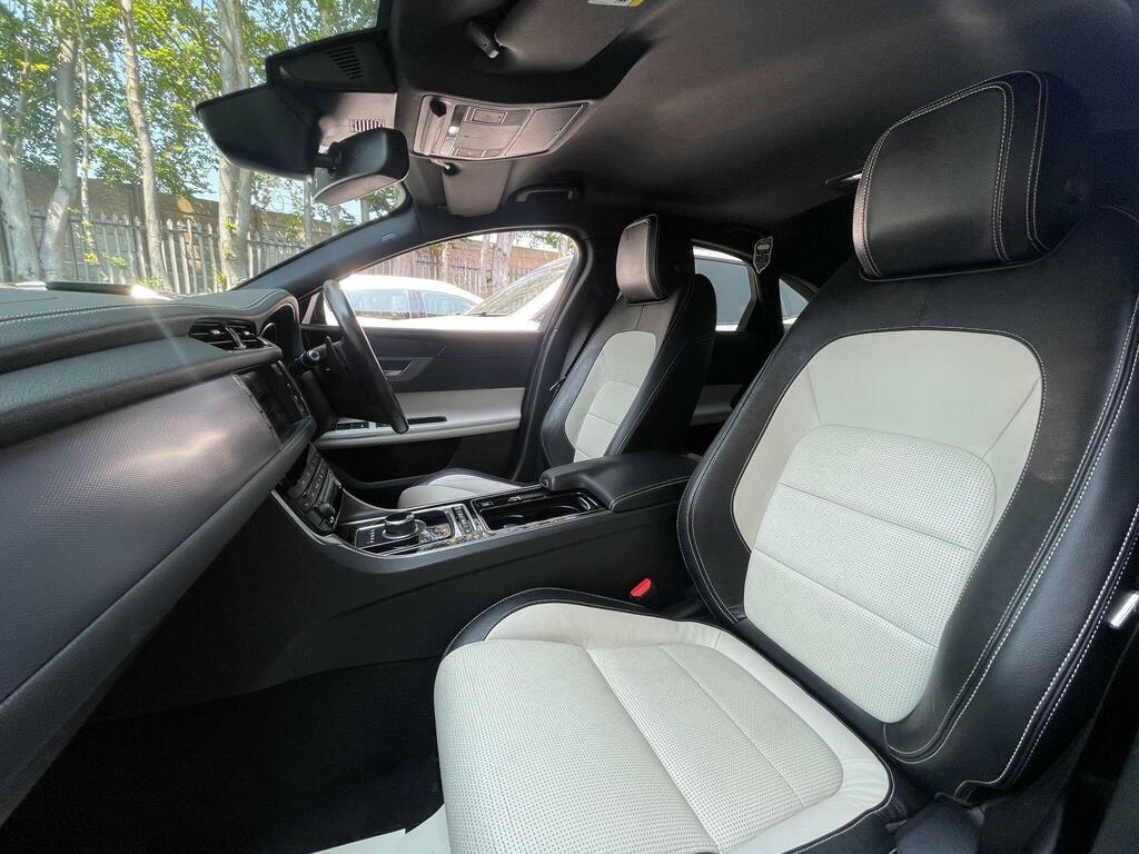 Jaguar XF 2.0D R-sport Euro 6 Ss RE16TBV Black #4