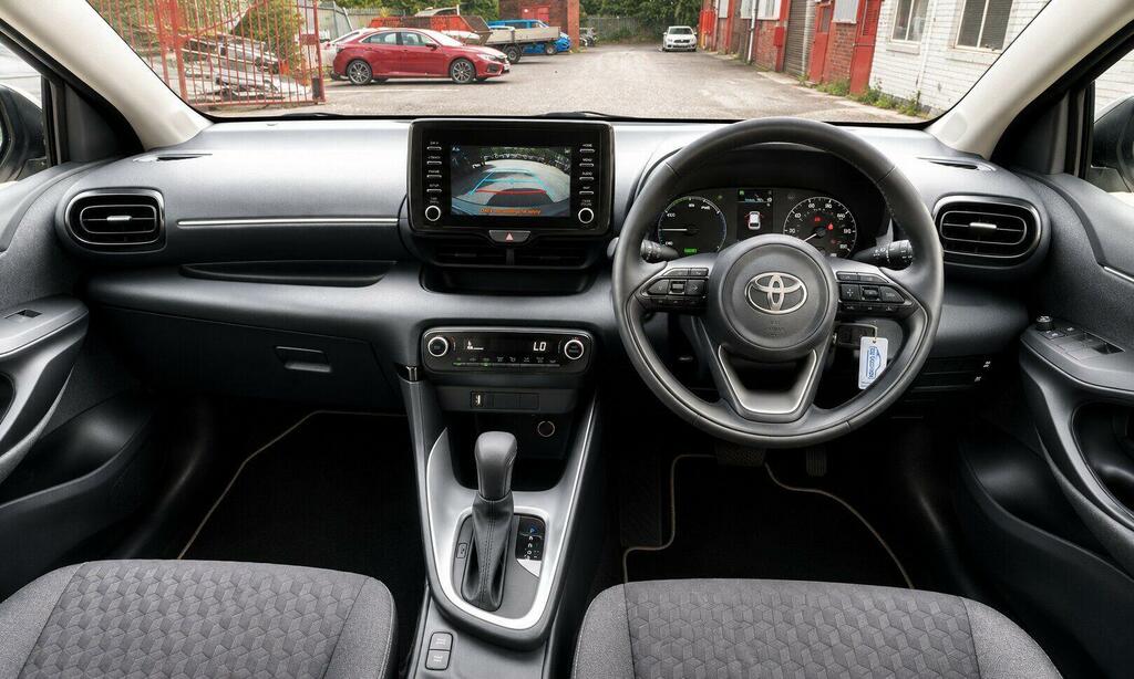 Toyota Yaris 1.5 Vvt-h Icon E-cvt Euro 6 Ss VE71TTZ White #3