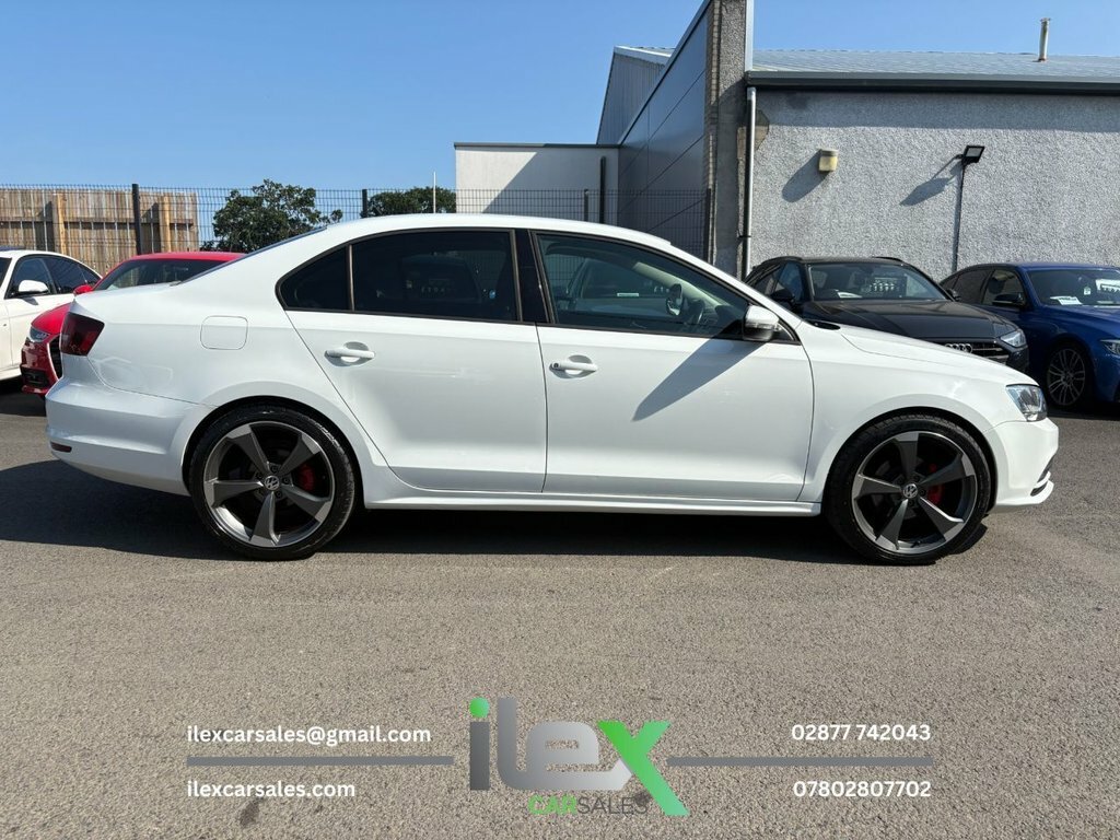 Volkswagen Jetta 2L Se White #4