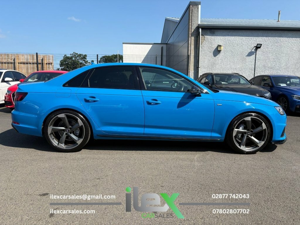 Audi A4 2L Black Edition Blue #4
