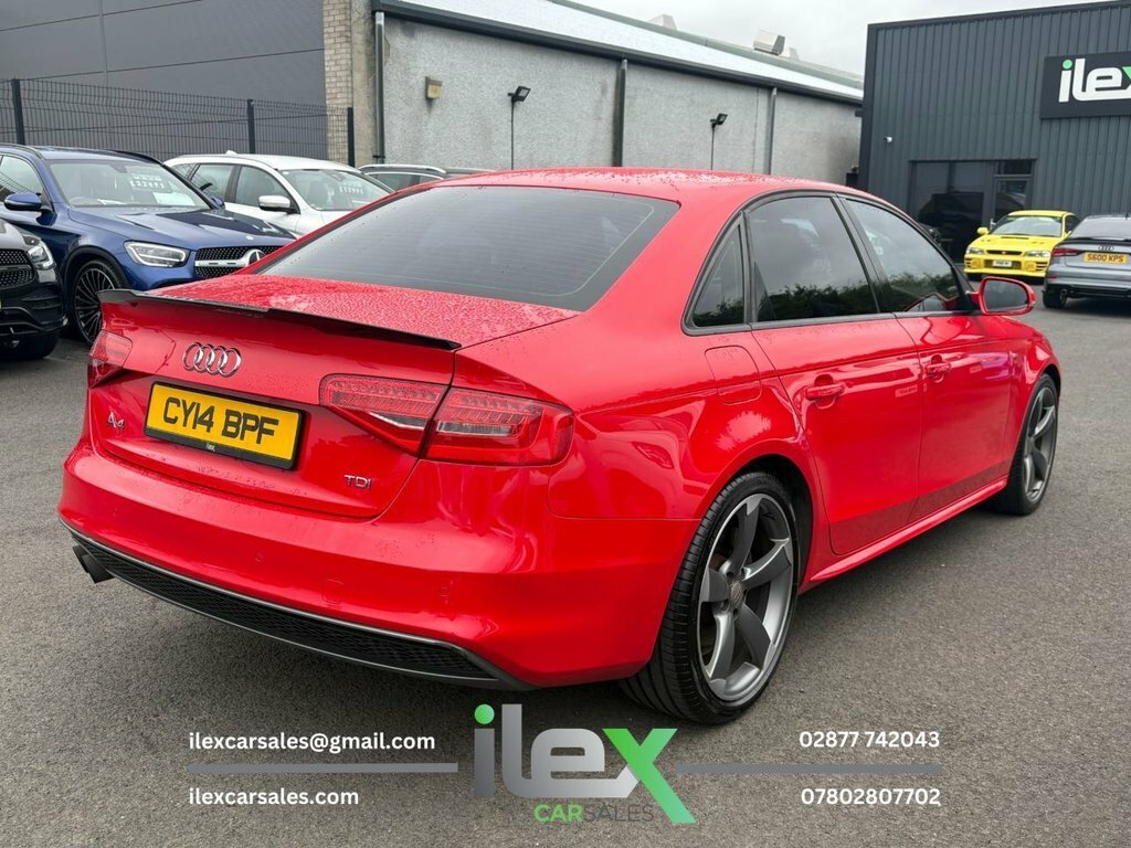 Audi A4 2L Black Edition Red #5
