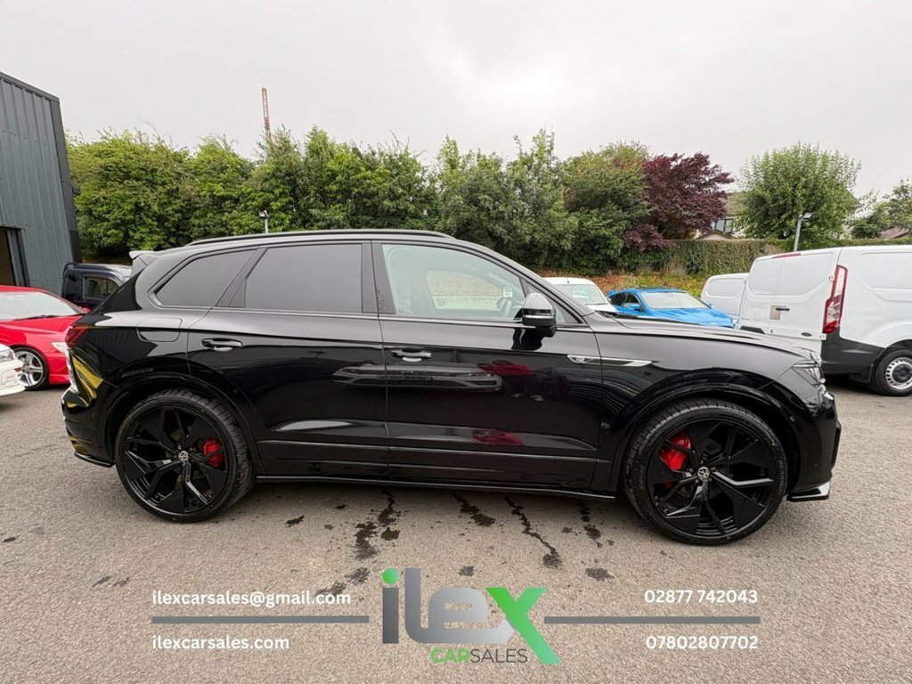 Volkswagen Touareg 3L Black Edition Black #3