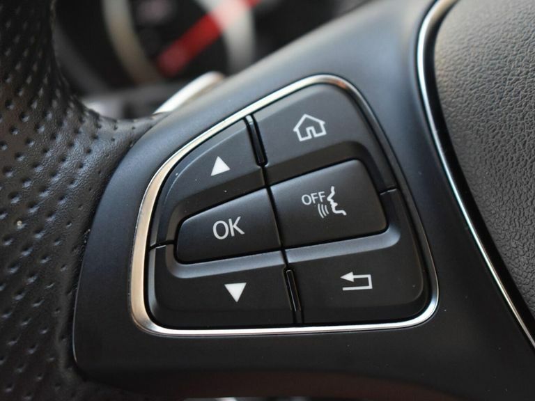 Mercedes-Benz V Class Mpv Black #32