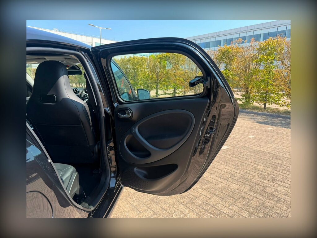 Smart Forfour 60Kw Eq Prime Exclusive 17Kwh 22Kwch Black #28