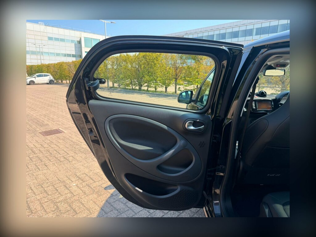 Smart Forfour 60Kw Eq Prime Exclusive 17Kwh 22Kwch Black #29