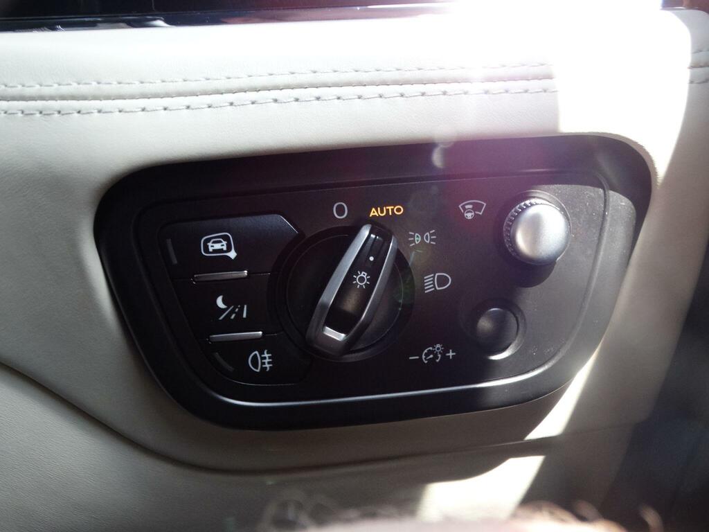 Bentley Bentayga W12 Black #35