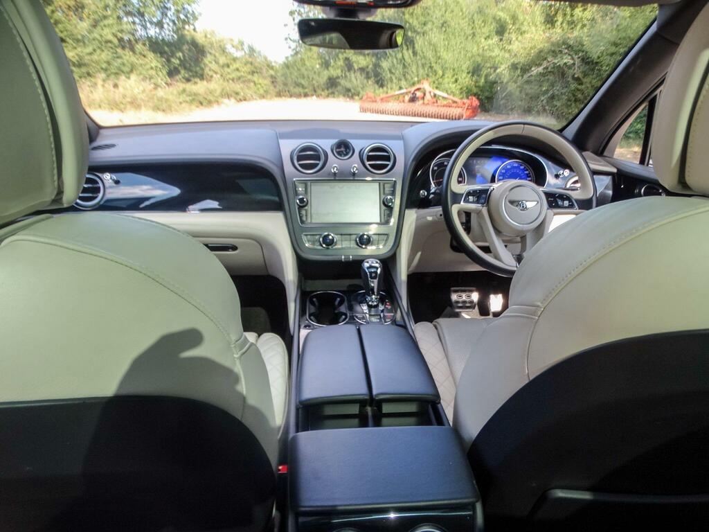 Bentley Bentayga W12 Black #9