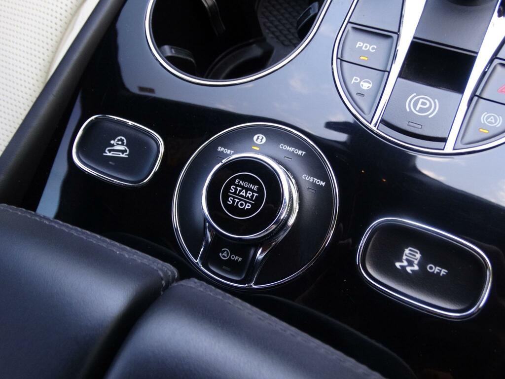 Bentley Bentayga W12 Black #31