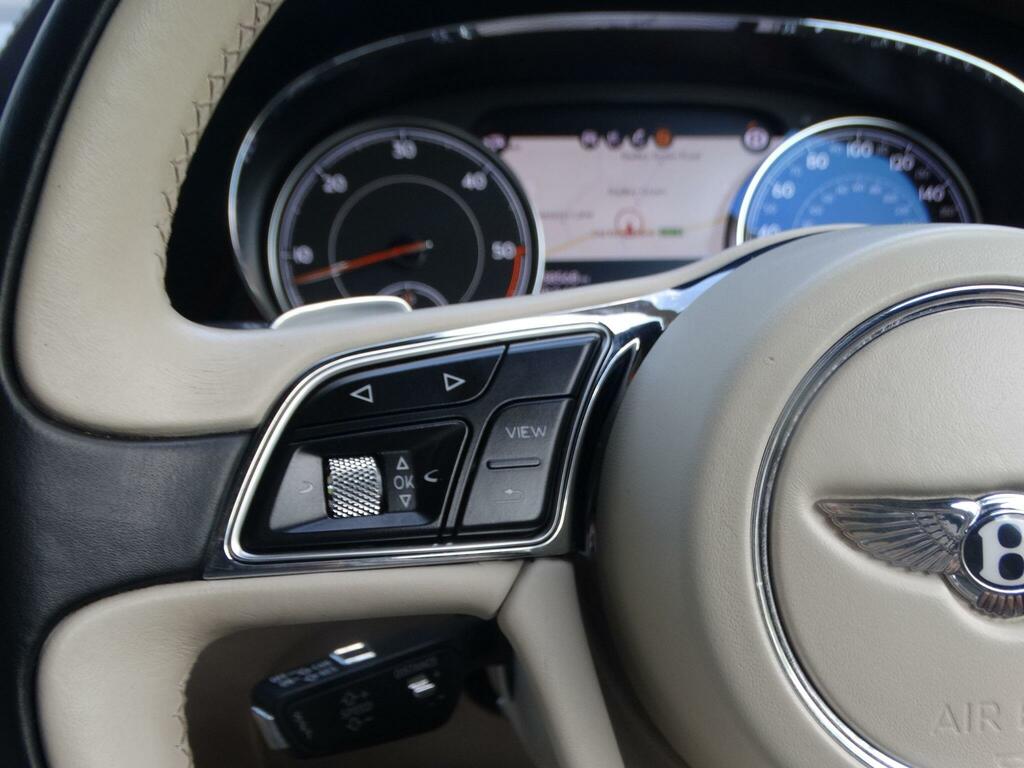 Bentley Bentayga W12 Black #32