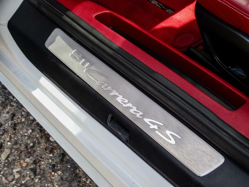Porsche 911 Carrera S Silver #17