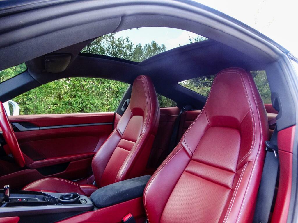 Porsche 911 Carrera S Silver #12