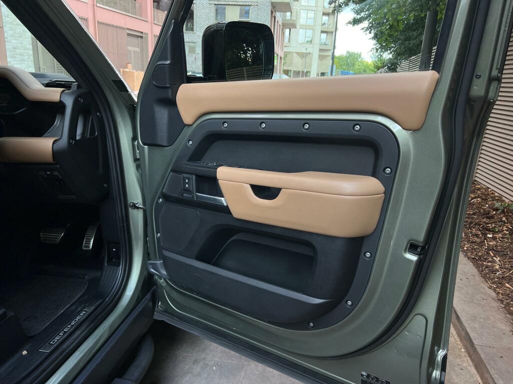 Land Rover Defender 110 D250 X-dynamic Se Black #9
