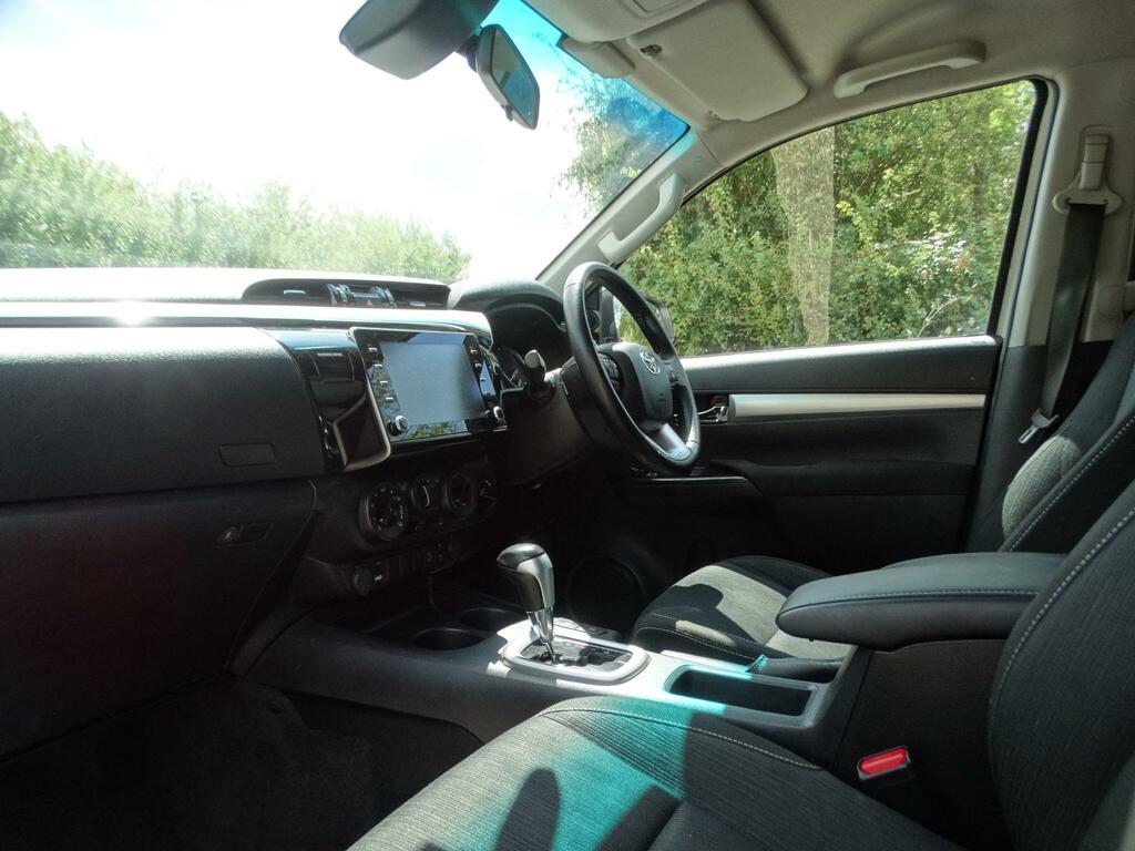 Toyota HILUX Active 4Wd D-4d Dcb White #18