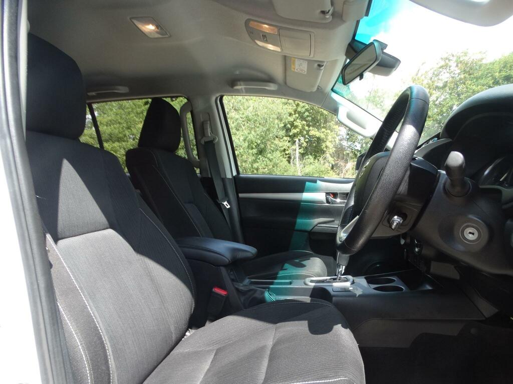 Toyota HILUX Active 4Wd D-4d Dcb White #22