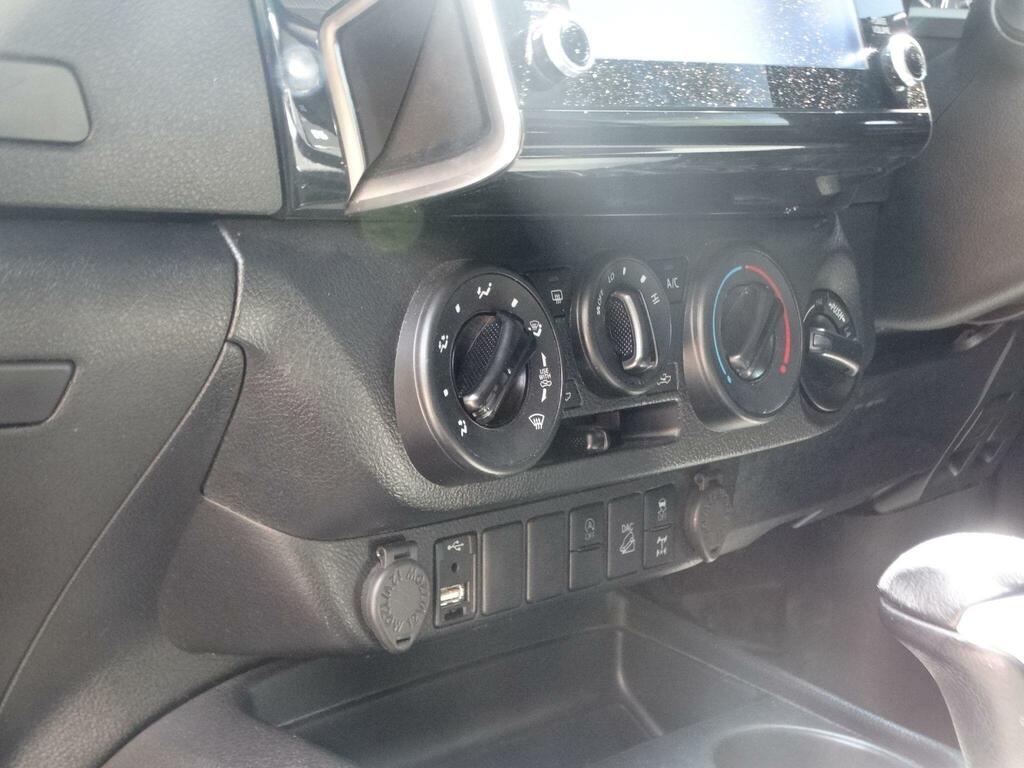 Toyota HILUX Active 4Wd D-4d Dcb White #20