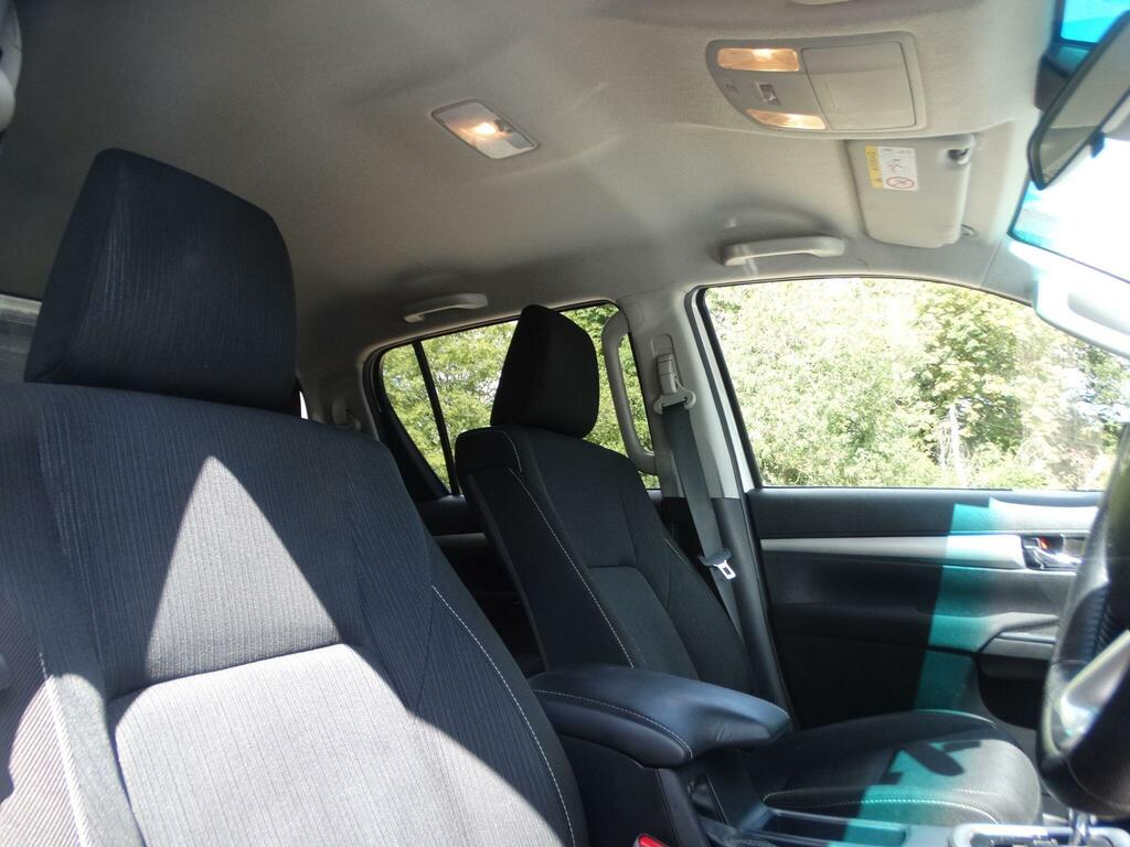 Toyota HILUX Active 4Wd D-4d Dcb White #23