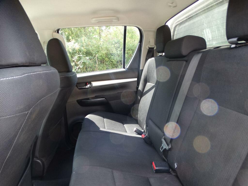 Toyota HILUX Active 4Wd D-4d Dcb White #17