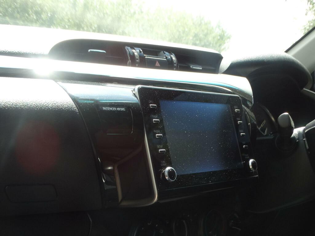 Toyota HILUX Active 4Wd D-4d Dcb White #19
