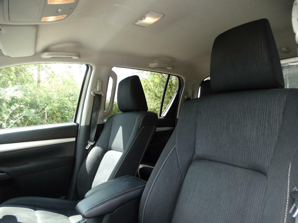 Toyota HILUX Active 4Wd D-4d Dcb White #15