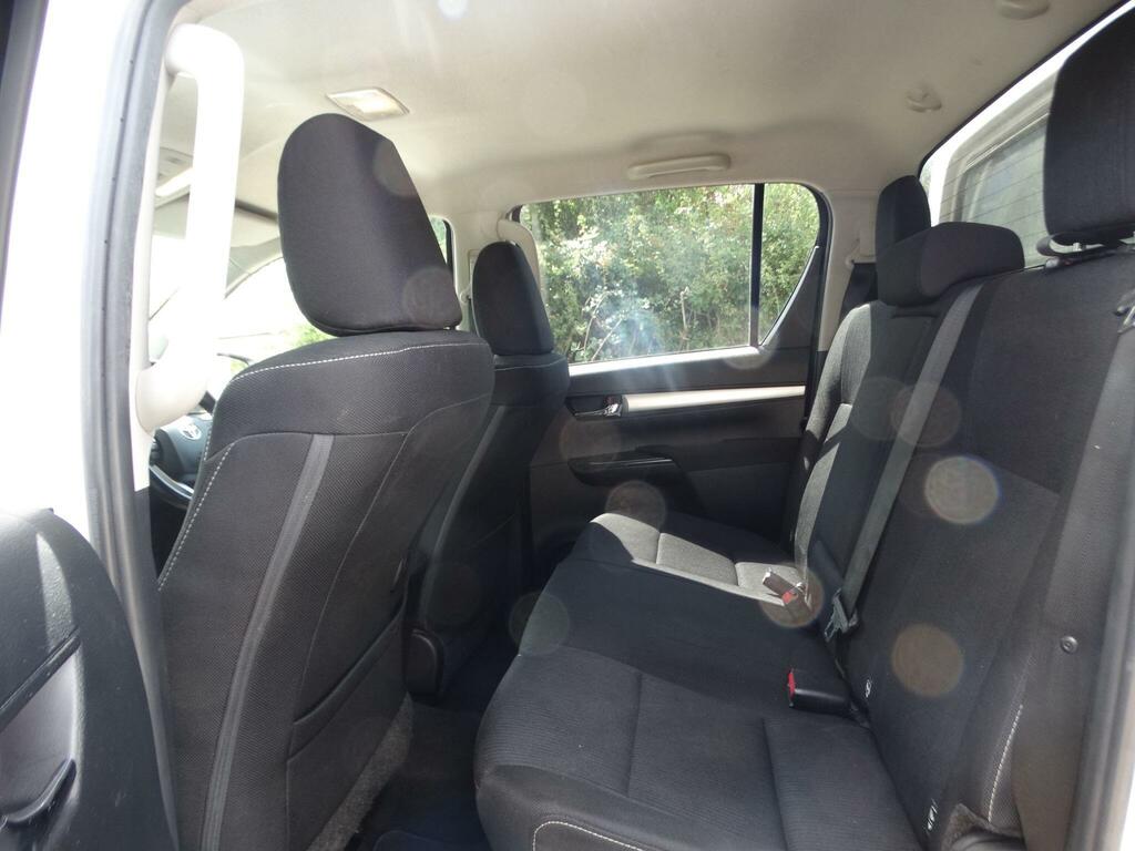 Toyota HILUX Active 4Wd D-4d Dcb White #16