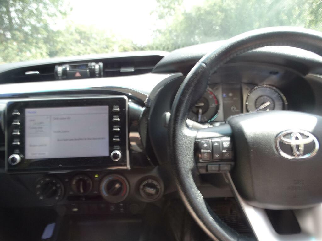 Toyota HILUX Active 4Wd D-4d Dcb White #8