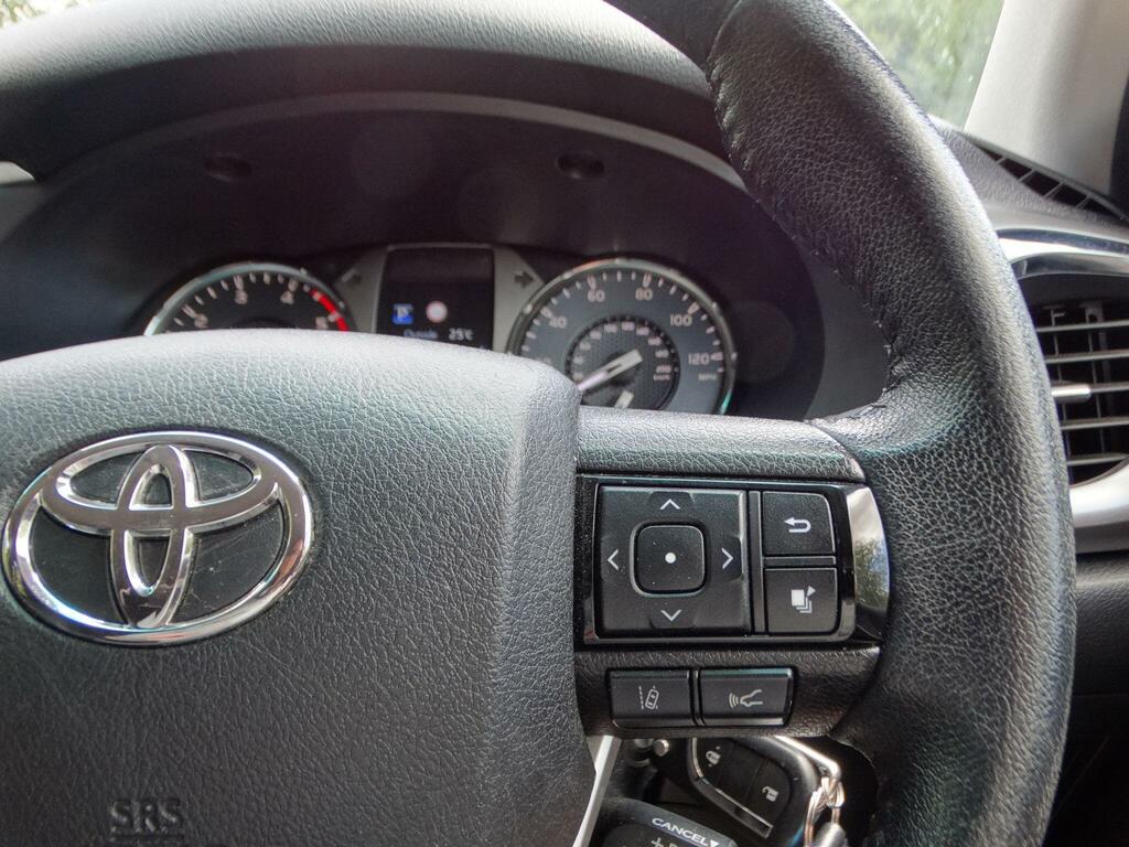 Toyota HILUX Active 4Wd D-4d Dcb White #32