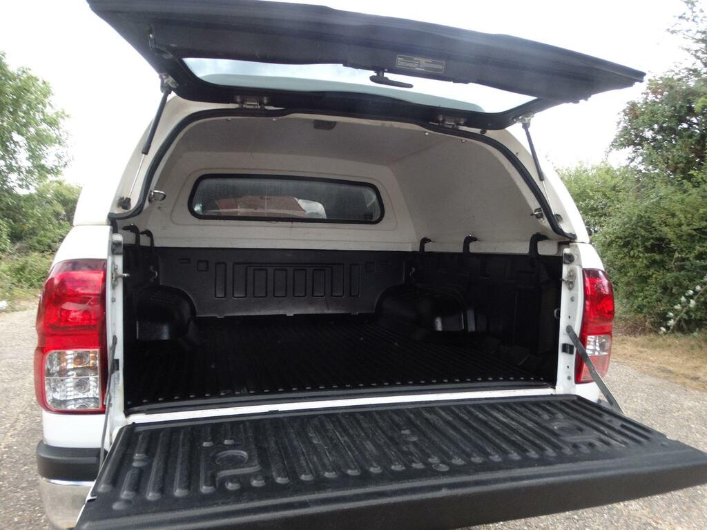 Toyota HILUX Active 4Wd D-4d Dcb White #13