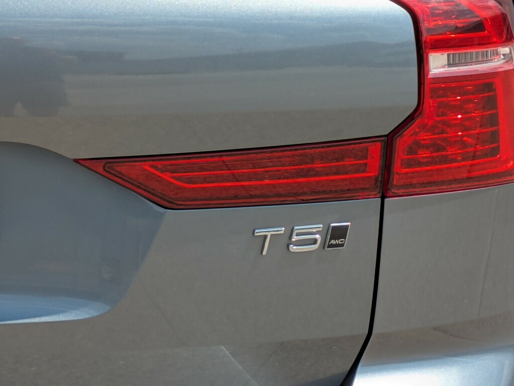 Volvo XC60 Momentum T5 Awd 2.0 2 Owners. Volvo History. YY18VZN Grey #5