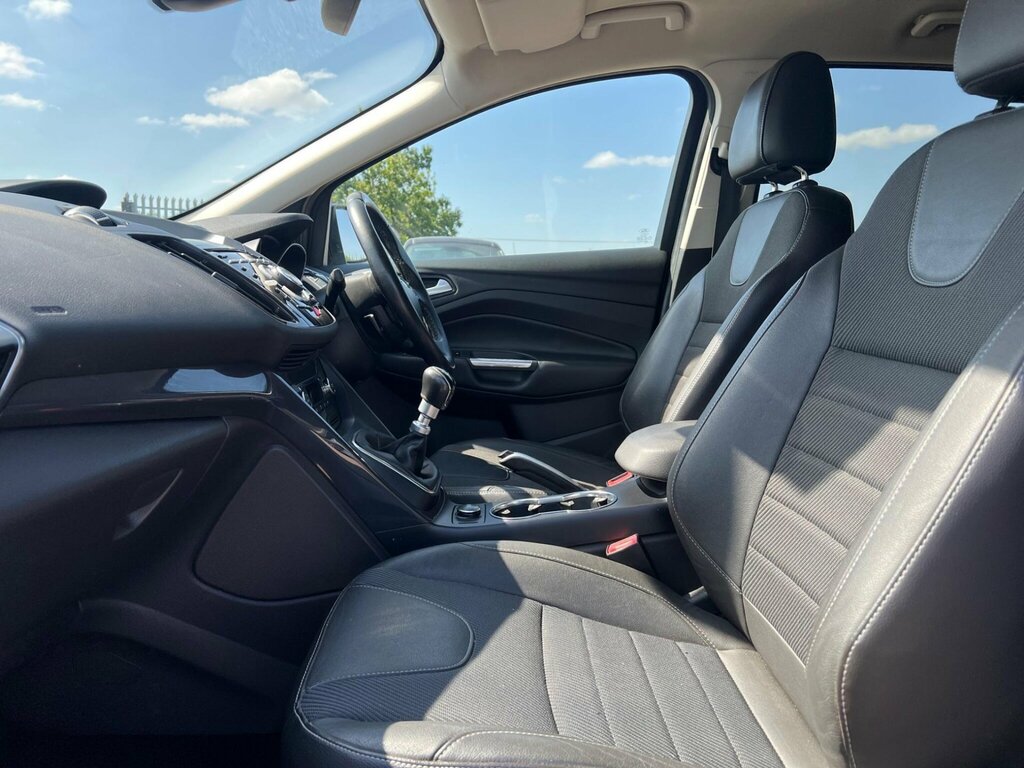Ford Kuga Hatchback 2.0 White #36