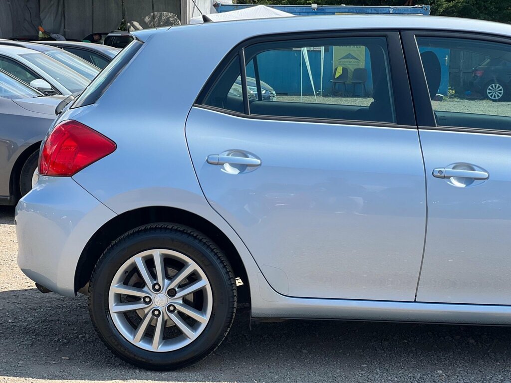 Toyota Auris Hatchback 200909 Silver #12