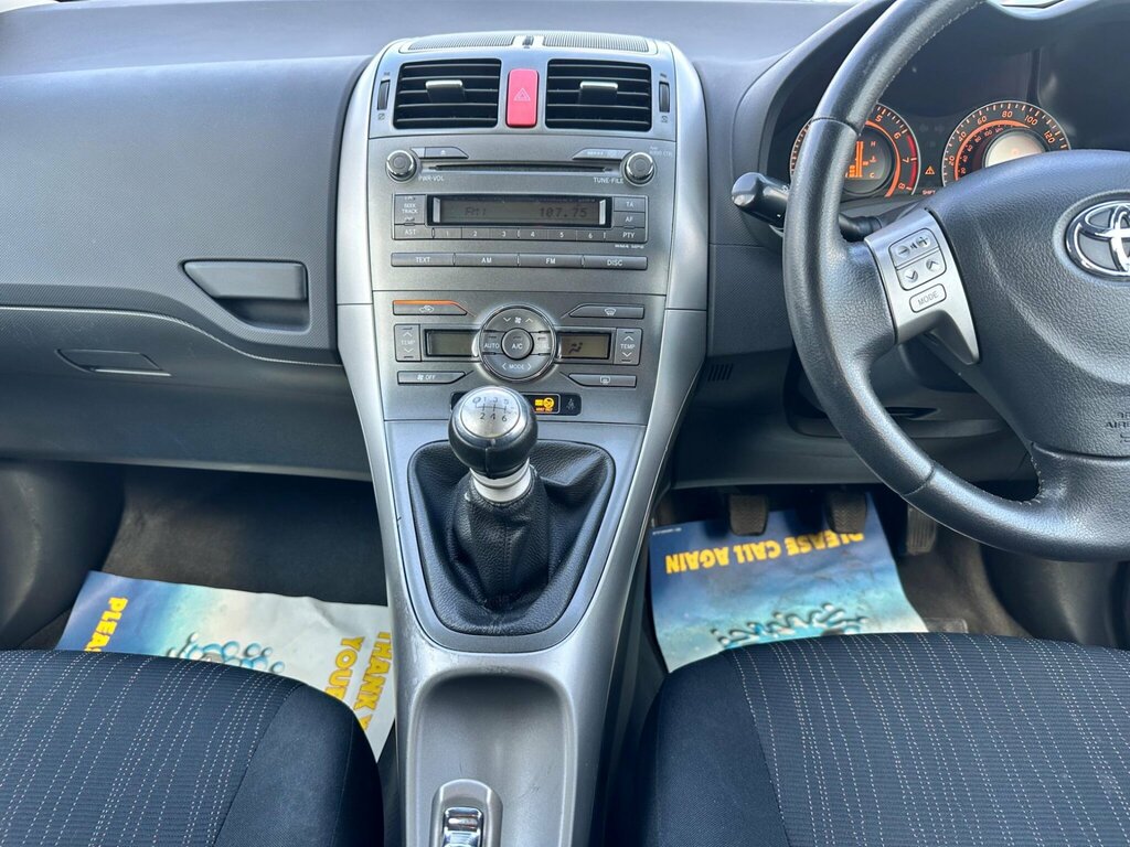 Toyota Auris Hatchback 200909 Silver #38