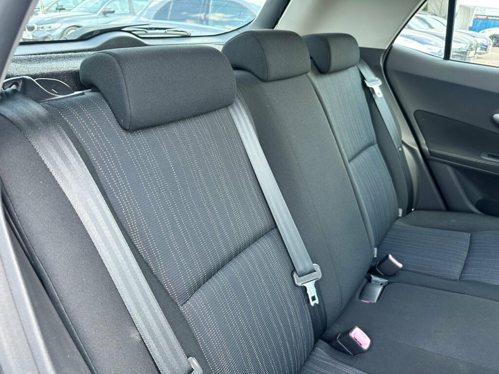 Toyota Auris Hatchback 200909 Silver #33