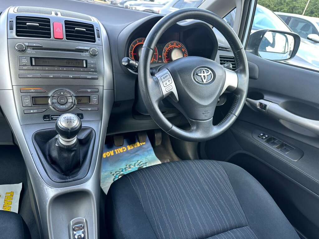 Toyota Auris Hatchback 200909 Silver #39
