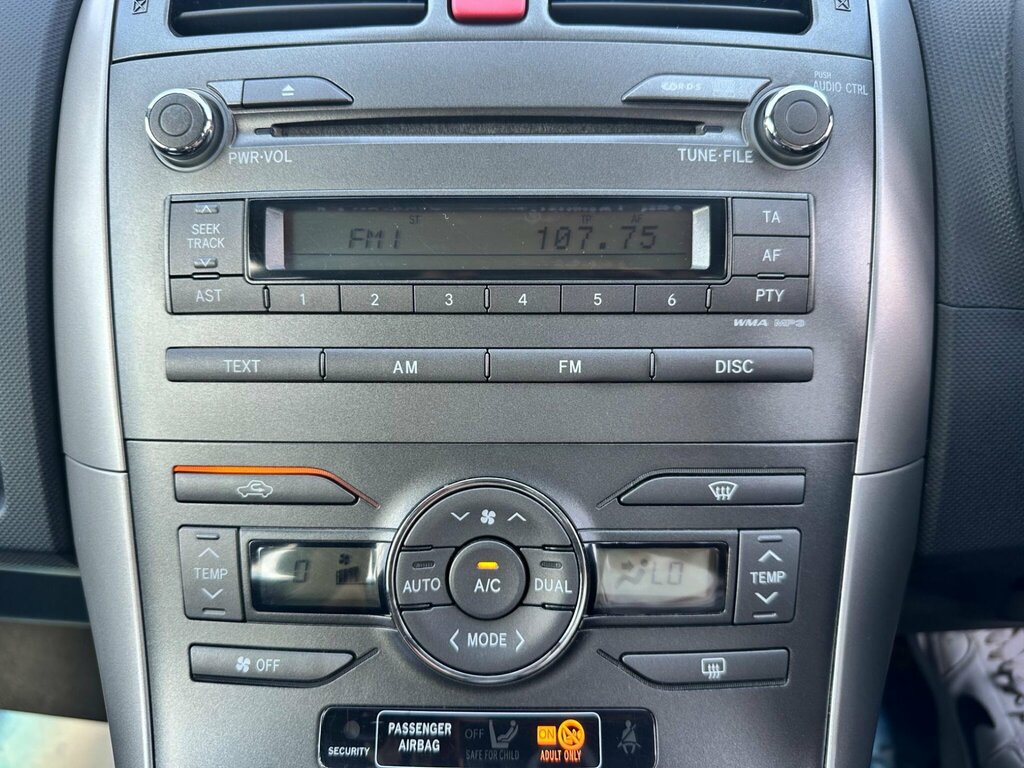Toyota Auris Hatchback 200909 Silver #43