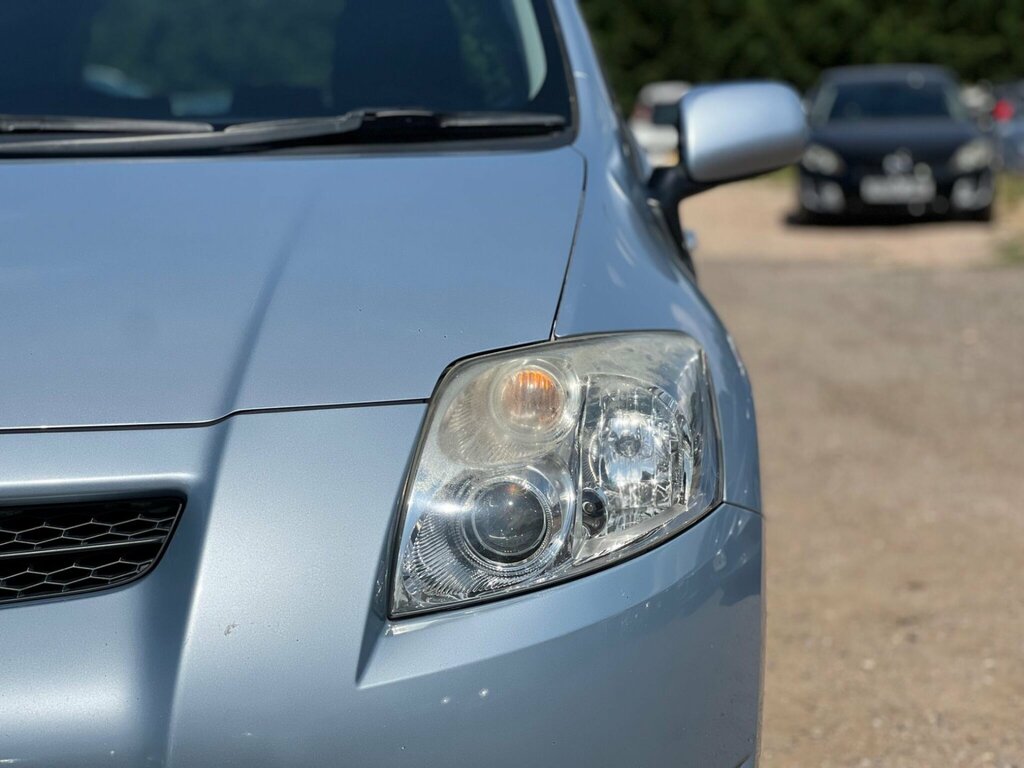 Toyota Auris Hatchback 200909 Silver #20