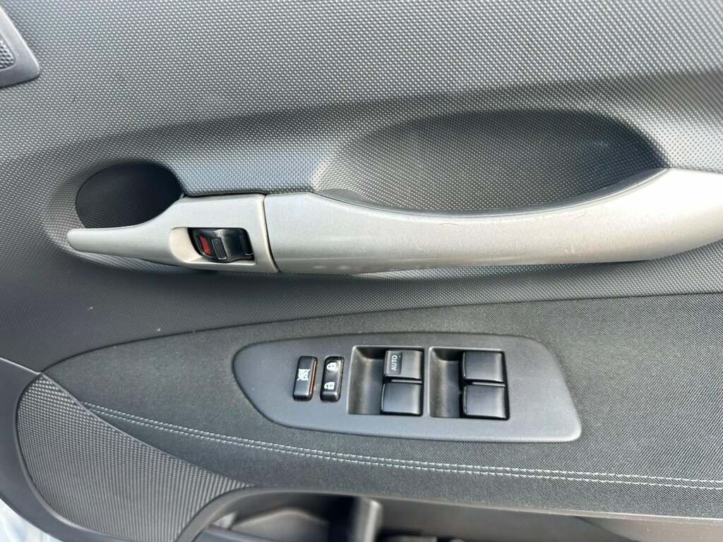 Toyota Auris Hatchback 200909 Silver #57